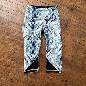 Victoria’s Secret knockout S blue tie dye cropped leggings
